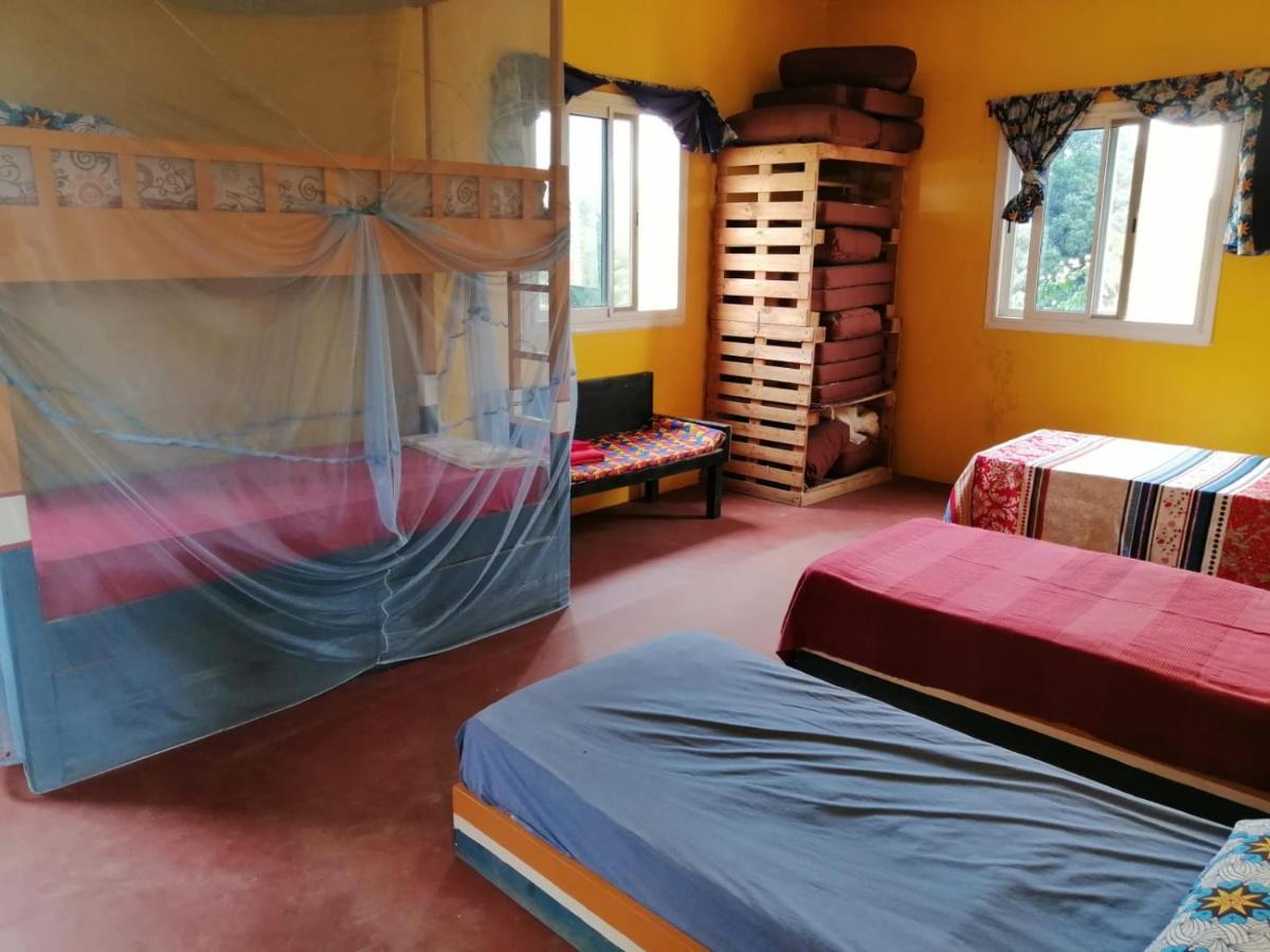 Begue Pokai Hostel Тубаб Диалау Екстериор снимка